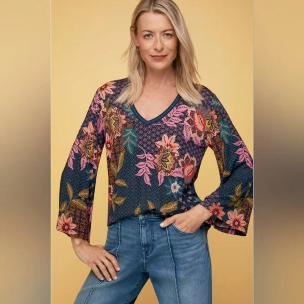 Johnny Was Delfino V-Neck Kimono Sleeve Tee (SMALL)